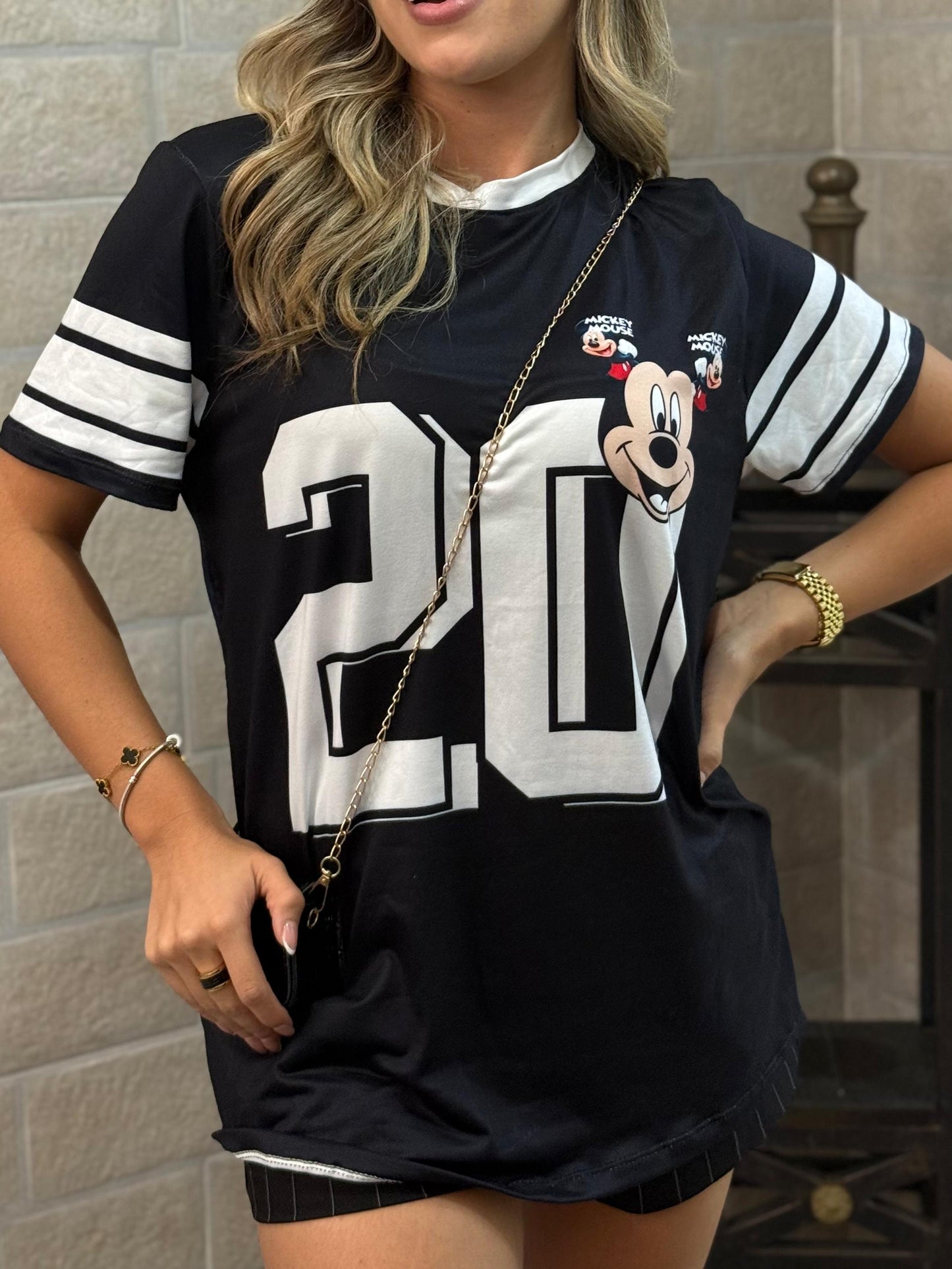 CAMISETA OVERSIZE TIPO AMERICANO