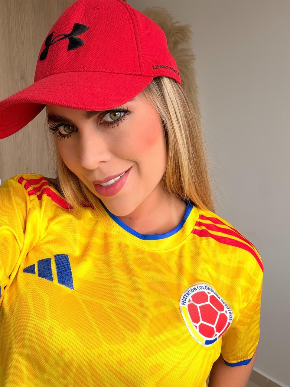 Camiseta Oficial Selección Colombia 2026 – Vive la Pasión Tricolor
