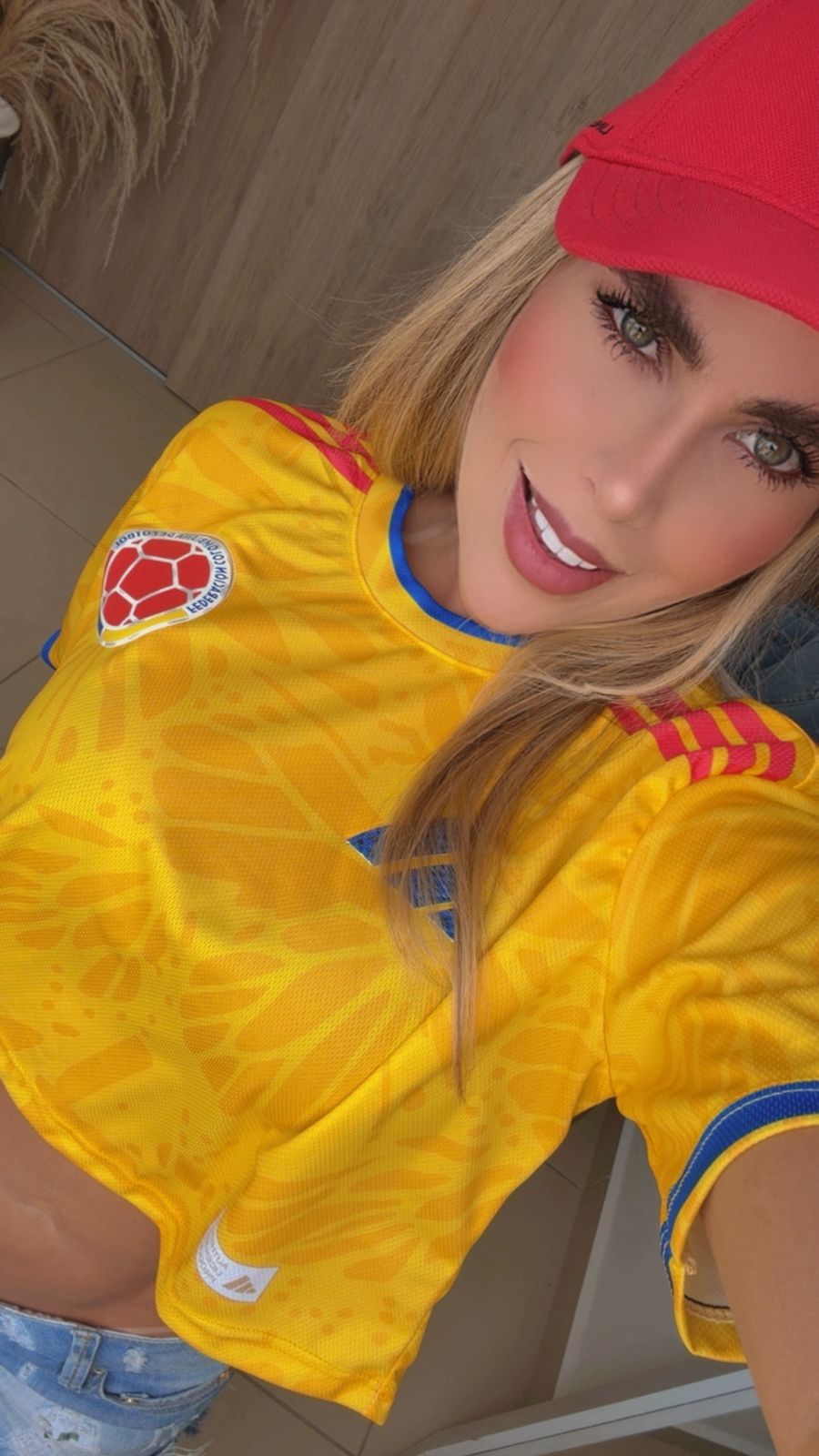 Camiseta Oficial Selección Colombia 2026 – Vive la Pasión Tricolor